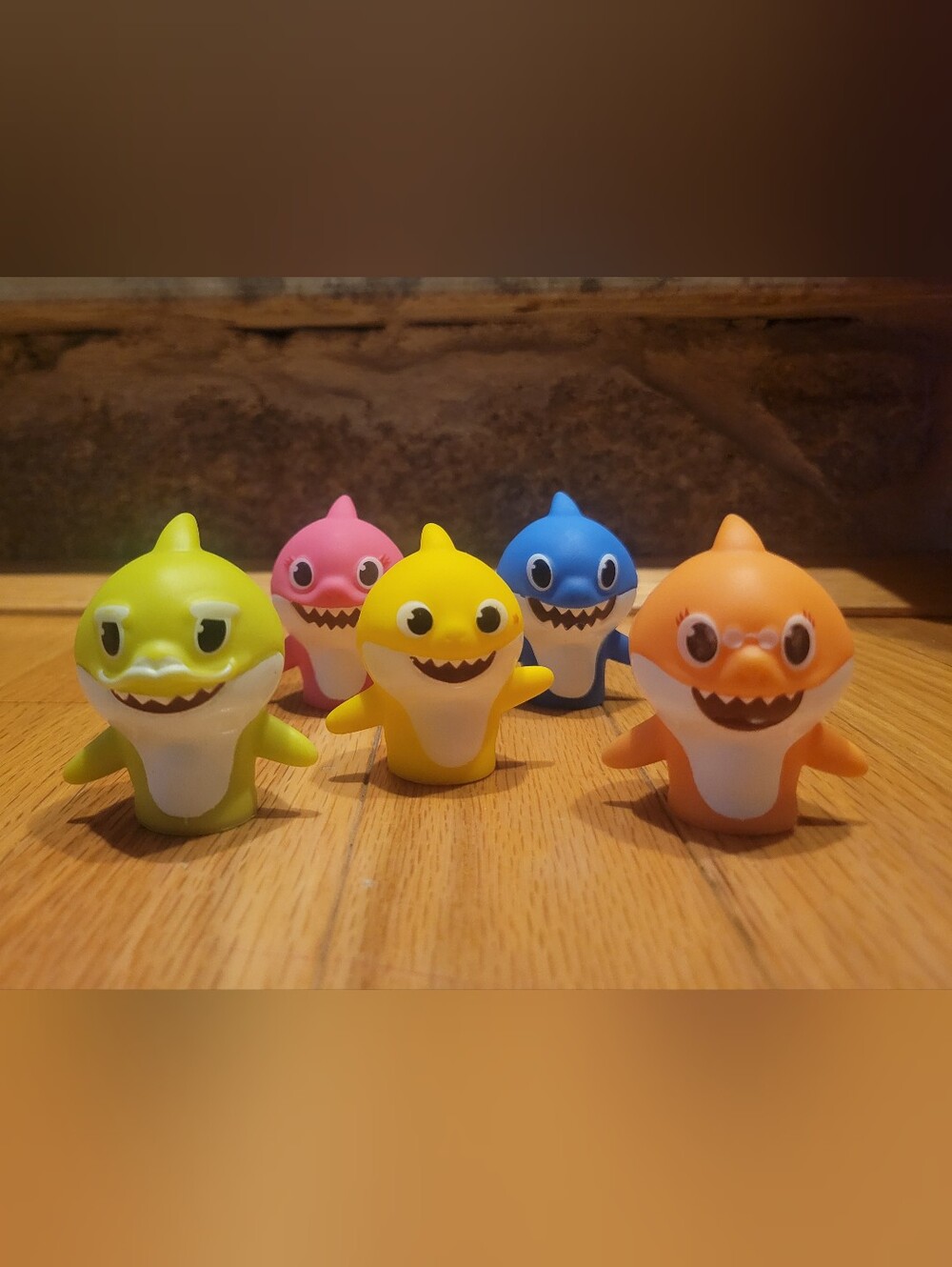 Nickelodeon Pinkfong Baby Shark Finger Puppets Toy Set | 5PC - Picture 2 of 4